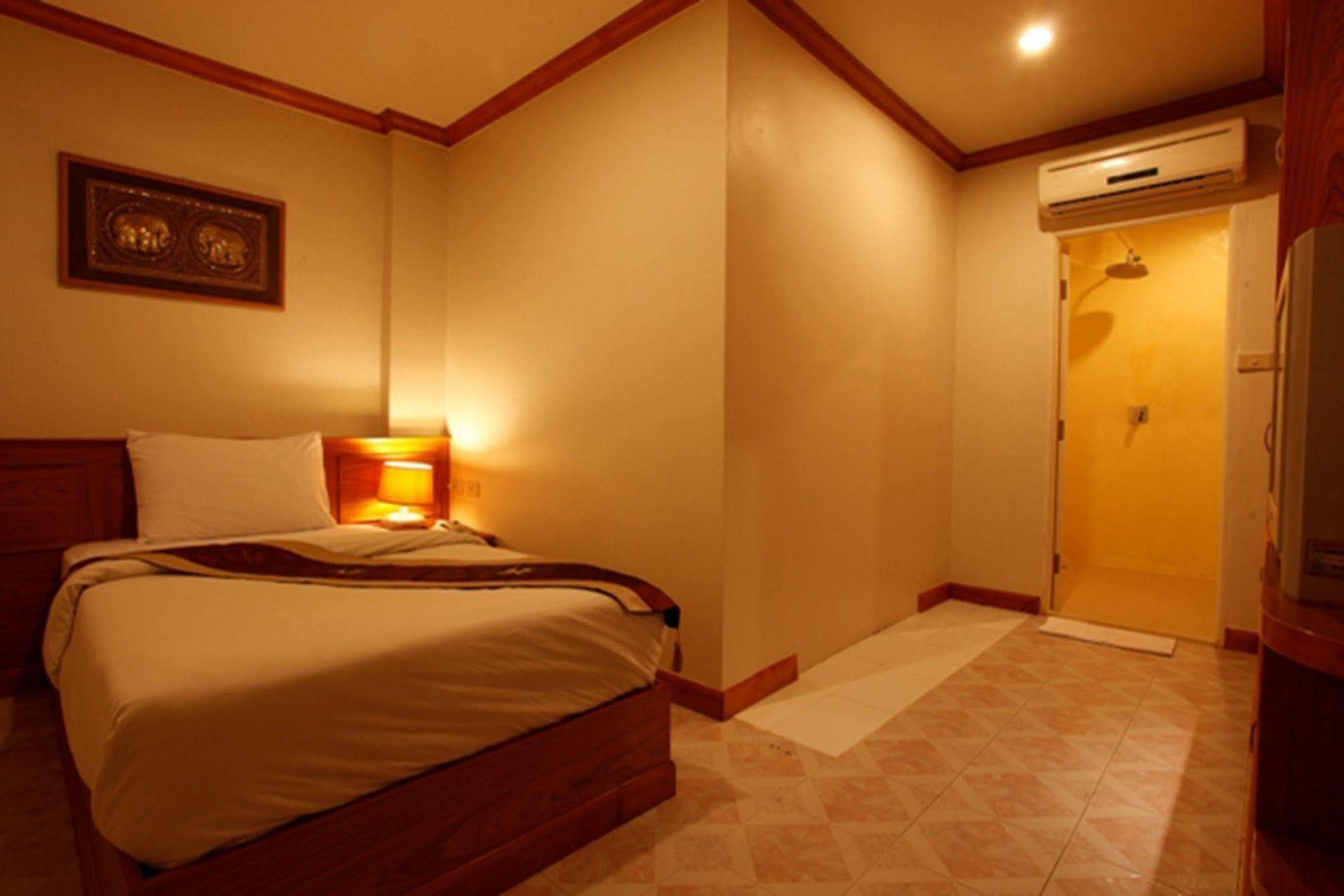 Casa Jip Guesthouse Patong Екстер'єр фото