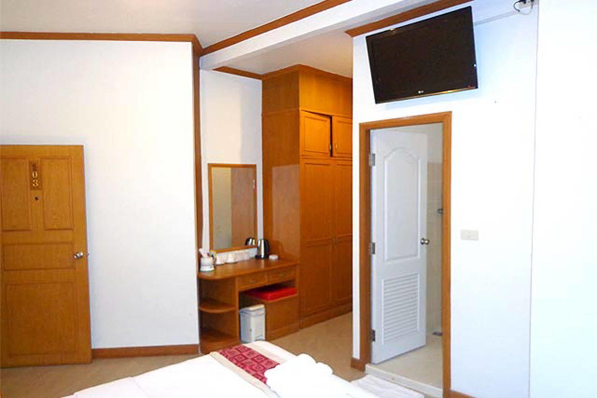 Casa Jip Guesthouse Patong Екстер'єр фото